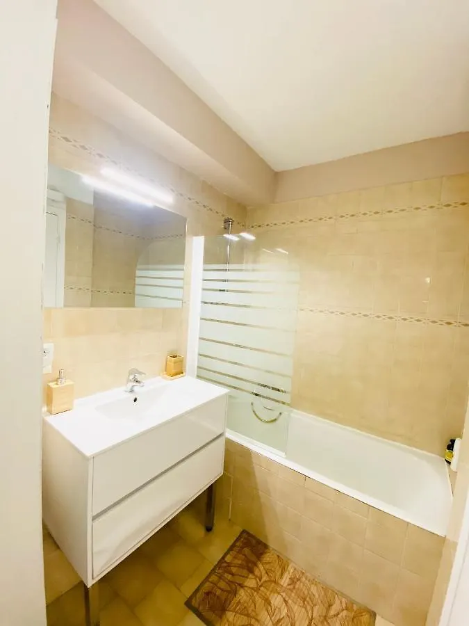 T2 Vue Mer, Terrasse Sud, Climatisation, Piscine Saint-Laurent-du-Var Apartment