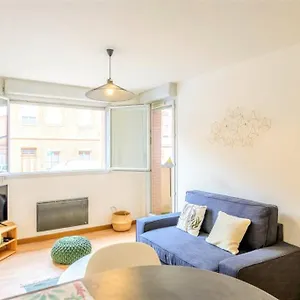 https://le-montmorency-free-parking-airbus-netflix.midi-pyreneeshotels.com
