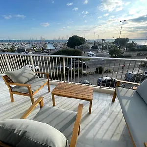 Apartment Bord De Avec Piscine, Saint-Laurent-du-Var